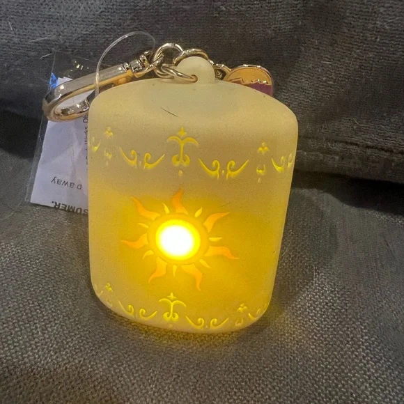 Bath and Body Works Disney Princess Rapunzel Lantern Keychain Hand Sanitizer - Picture 2 of 3